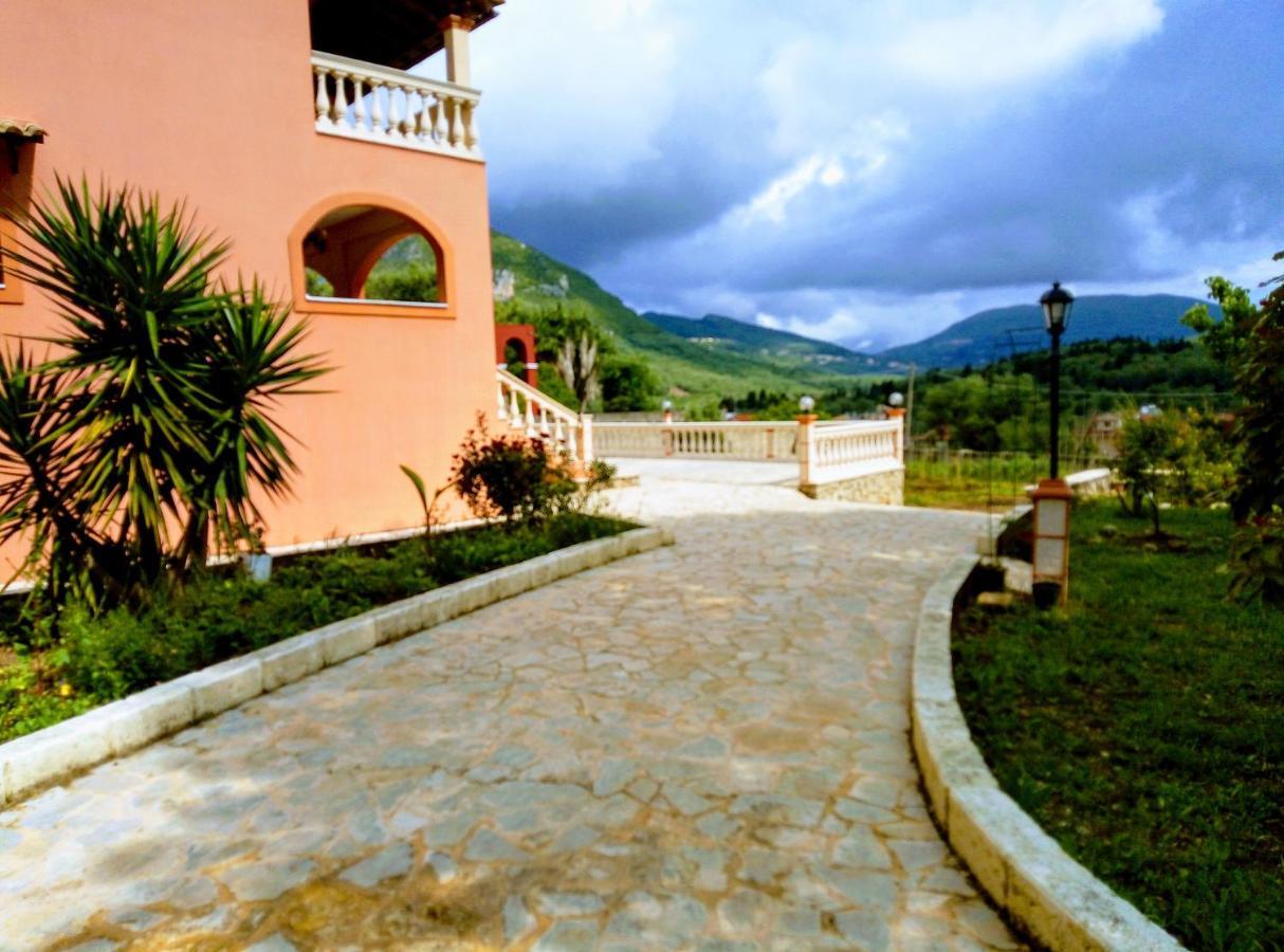 Villa Silvia Agios Matthaios  Exterior photo