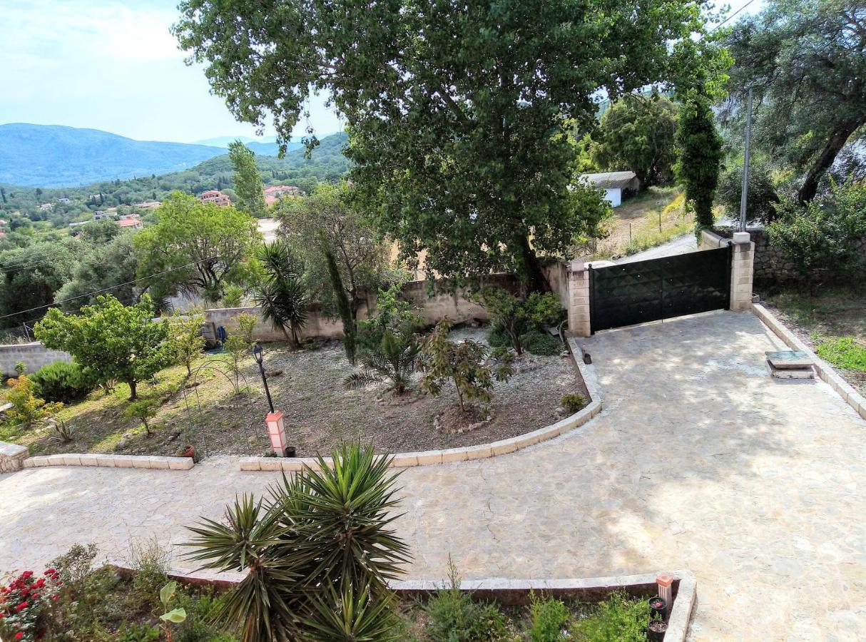 Villa Silvia Agios Matthaios  Exterior photo